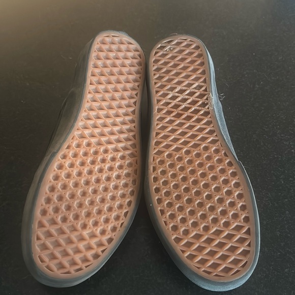 Vans Classic Black Slip- ons Men’s Size 7.5 - Picture 2 of 2